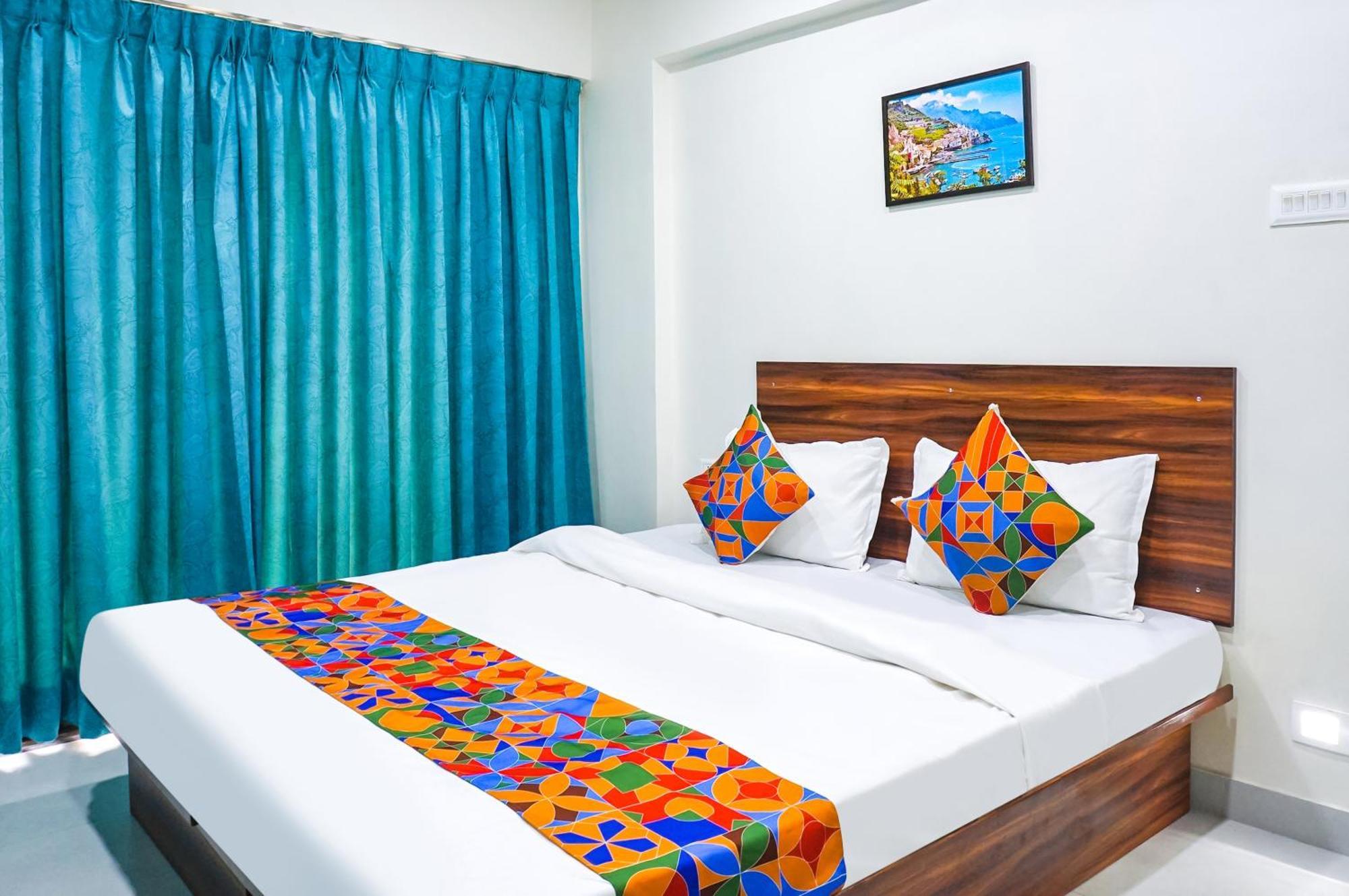 Fabhotel Everest - Eon Free Zone Hotel