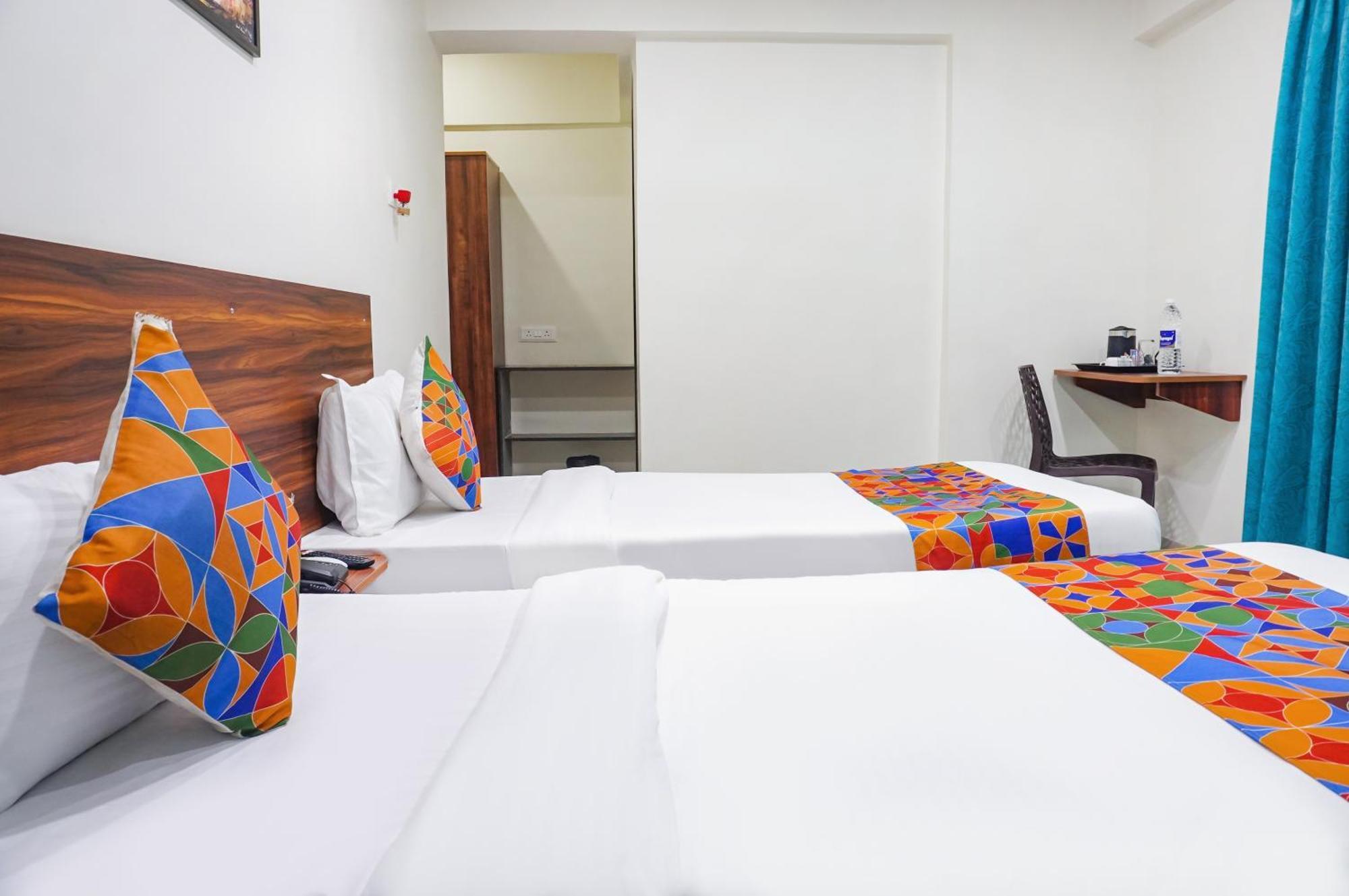 Fabhotel Everest - Eon Free Zone