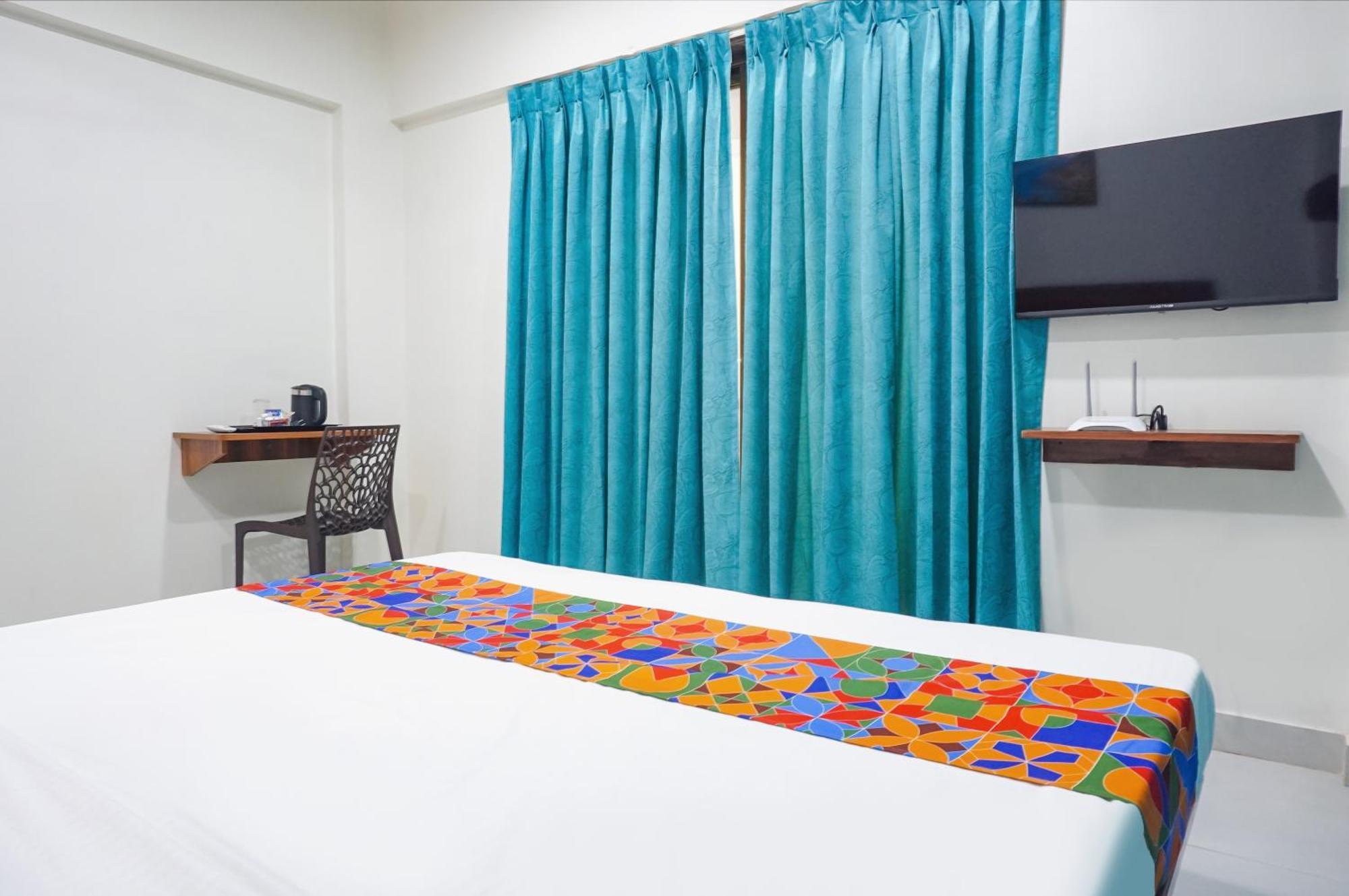 Hotel Fabhotel Everest - Eon Free Zone