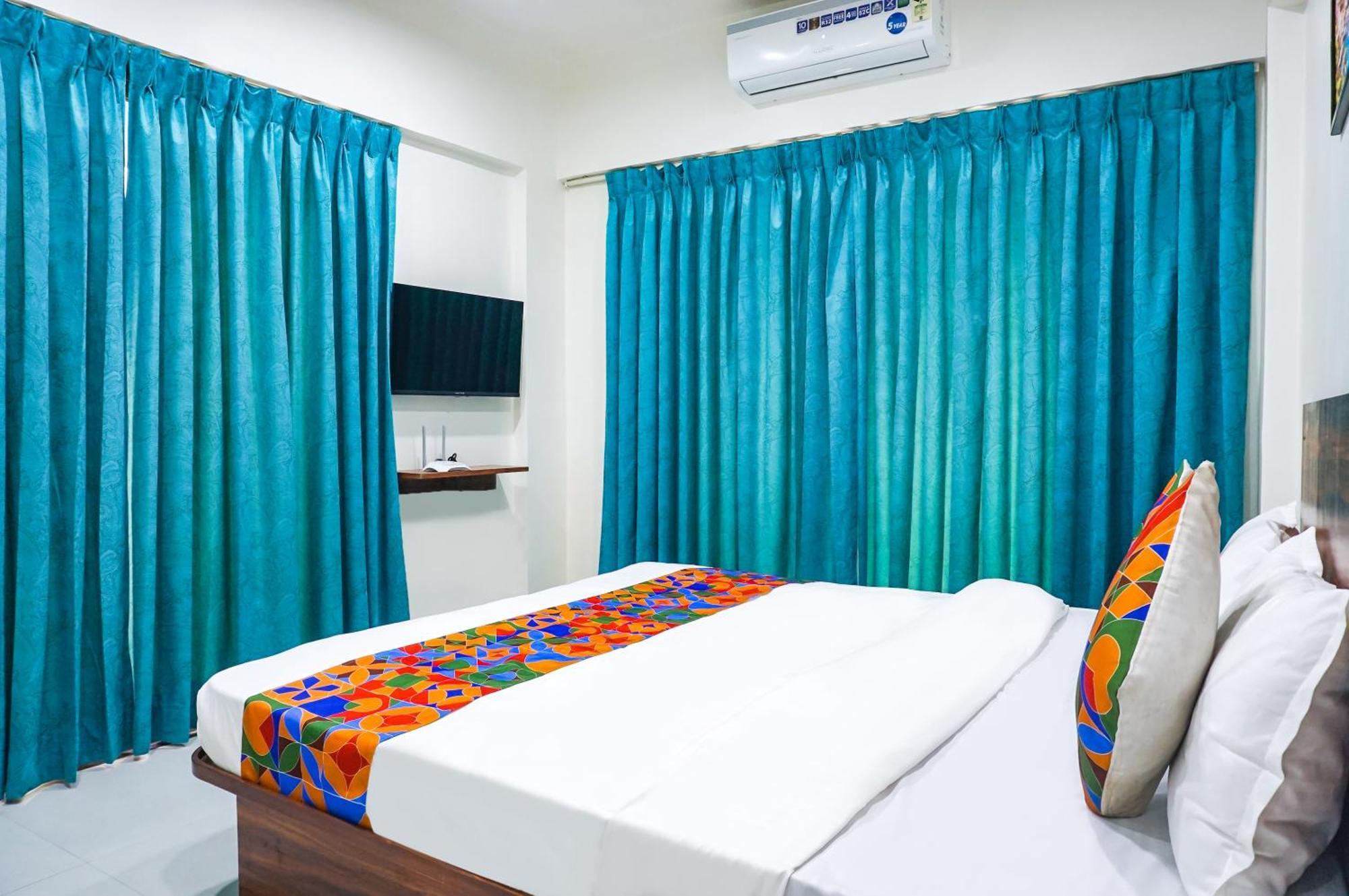 Fabhotel Everest - Eon Free Zone 3*