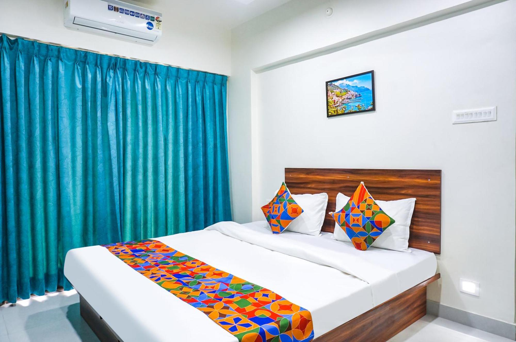 Fabhotel Everest - Eon Free Zone 3*